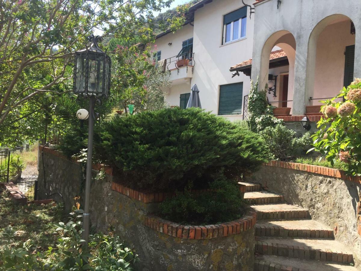 Appartamento In Villa A 5 Km Dal Mare Albisola Superiore Exterior photo